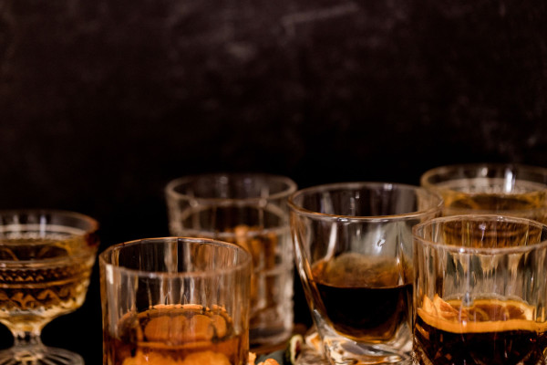 Header_Blog_Schweizer-Gin-Whisky-Vodkaar6wScEC0W0QM
